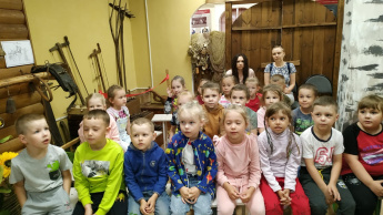 У нас в гостях были детки из Березовского детского сада №9! Шум да гам в стенах музея сменяется увлеченной тишиной, это нормально! 